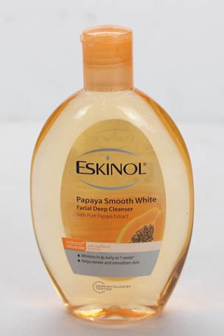 Eskinol Facial Cleanser PAPAYA Smooth White 6x225ml (Inner)